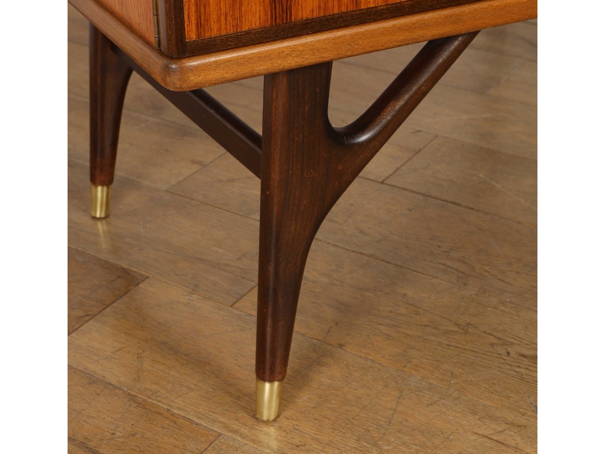 Lloyd's Antiques Real Antiques
Ab Tabergs Mobler Sideboard / ロイズ・アンティークス スウェーデンアンティーク家具
アーベー ターベリィズ モブラー サイドボード （収納家具 > サイドボード・リビングボード） 23