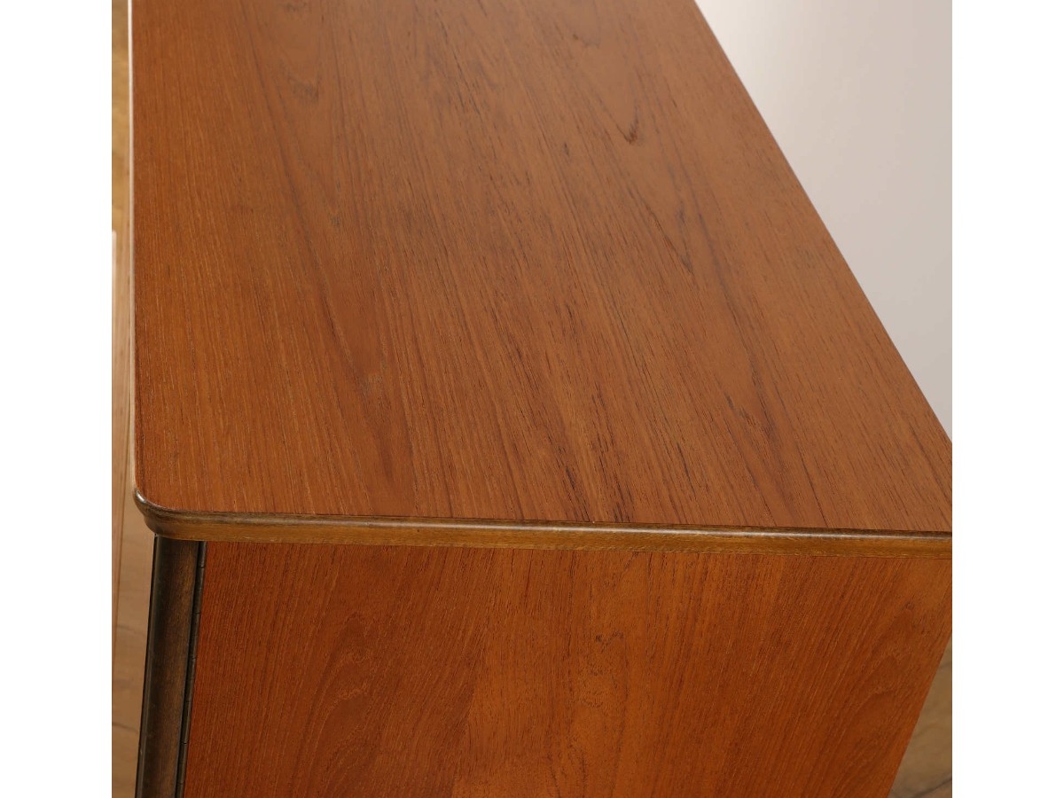Lloyd's Antiques Real Antiques
Ab Tabergs Mobler Sideboard / ロイズ・アンティークス スウェーデンアンティーク家具
アーベー ターベリィズ モブラー サイドボード （収納家具 > サイドボード・リビングボード） 7