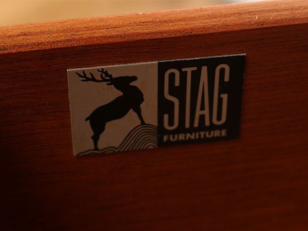Lloyd's Antiques Real Antique
Stag Dressing Table / ロイズ・アンティークス 英国アンティーク家具
スタッグ社 ドレッサー （ミラー・ドレッサー > ドレッサー・鏡台） 12