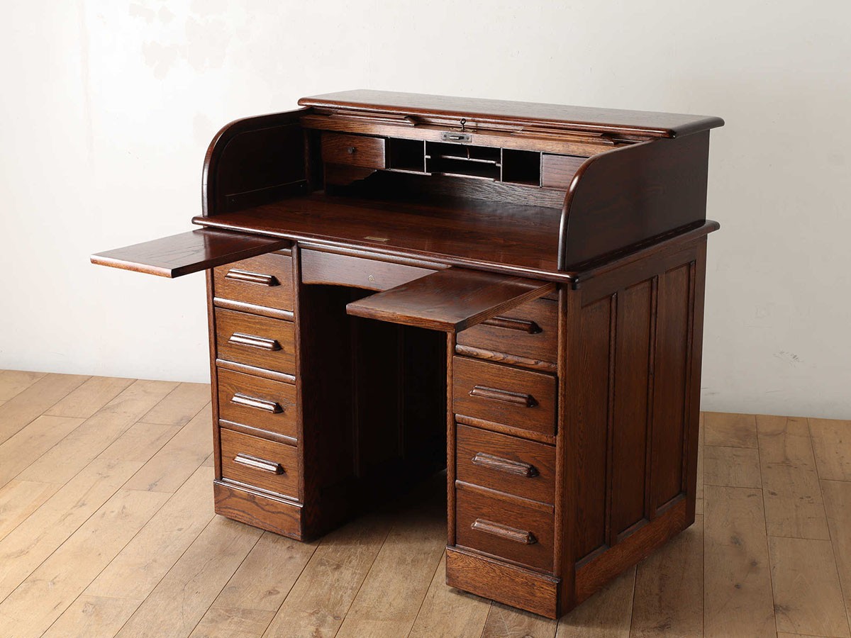 Lloyd's Antiques Real Antique
Roll Top Desk / ロイズ・アンティークス 英国アンティーク家具
ロールトップデスク QD001031 （デスク・机 > デスク・パソコンデスク・袖机） 9