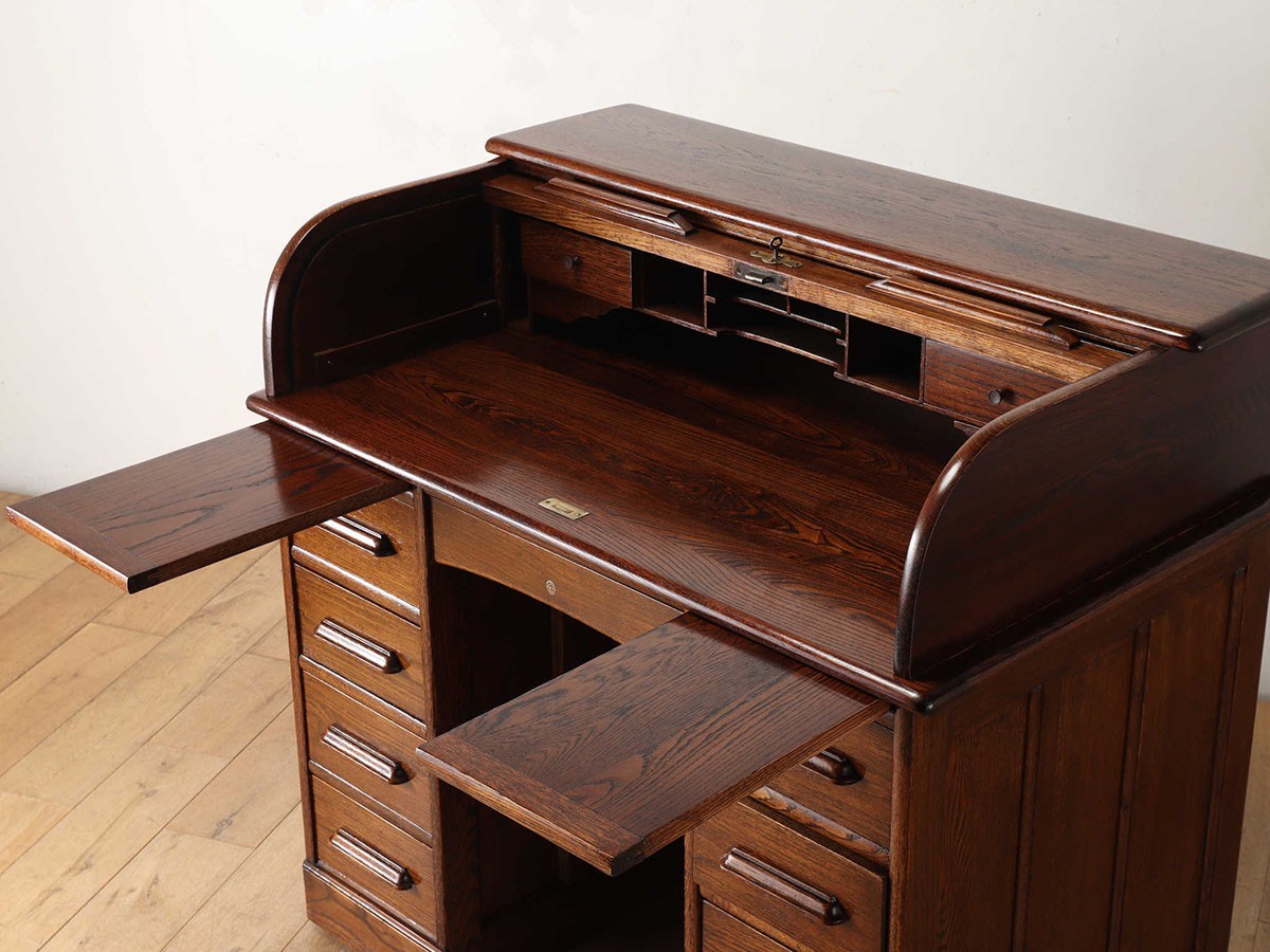 Lloyd's Antiques Real Antique
Roll Top Desk / ロイズ・アンティークス 英国アンティーク家具
ロールトップデスク QD001031 （デスク・机 > デスク・パソコンデスク・袖机） 24