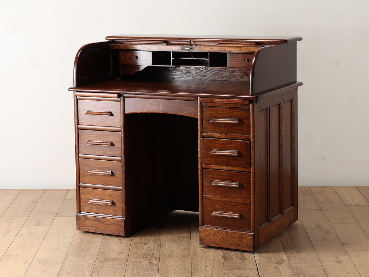 Lloyd's Antiques Real Antique
Roll Top Desk / ロイズ・アンティークス 英国アンティーク家具
ロールトップデスク QD001031 （デスク・机 > デスク・パソコンデスク・袖机） 7