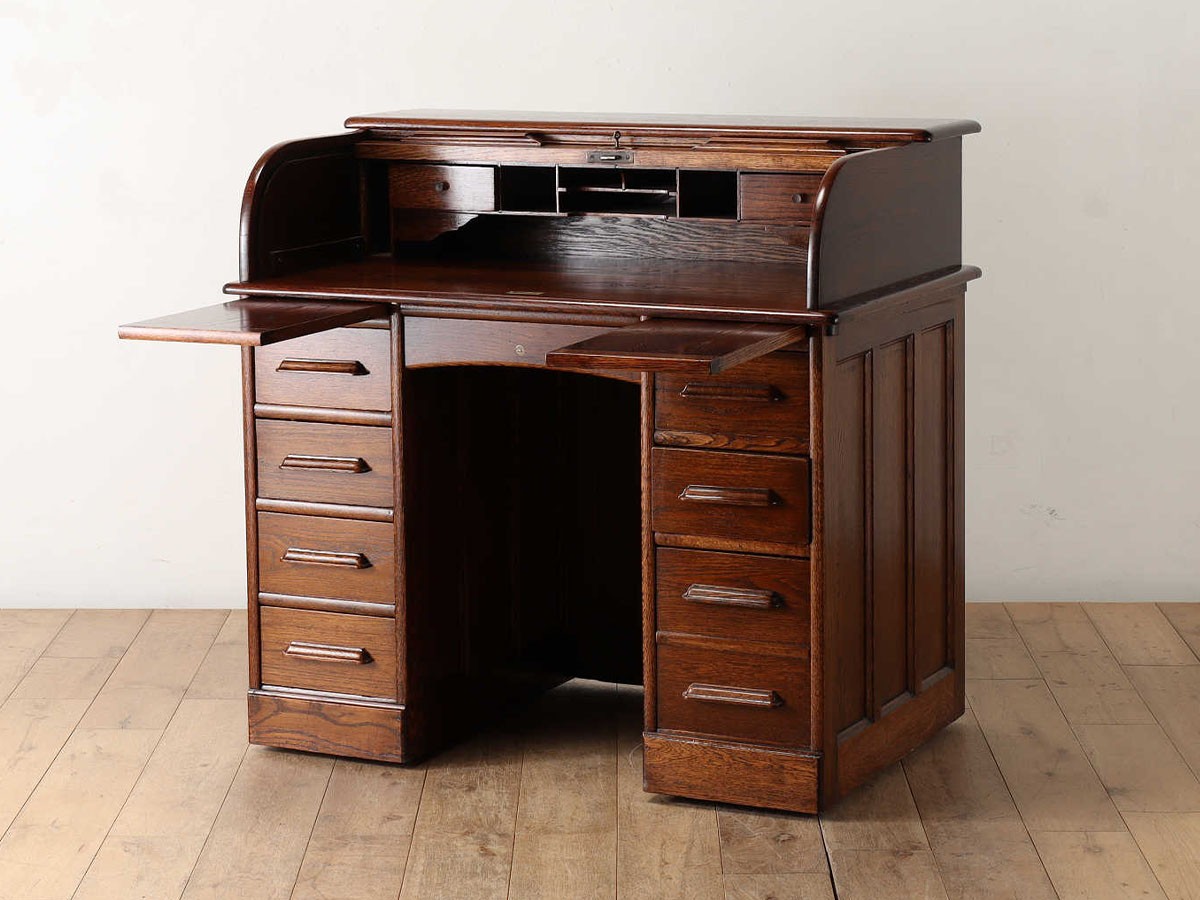 Lloyd's Antiques Real Antique
Roll Top Desk / ロイズ・アンティークス 英国アンティーク家具
ロールトップデスク QD001031 （デスク・机 > デスク・パソコンデスク・袖机） 2