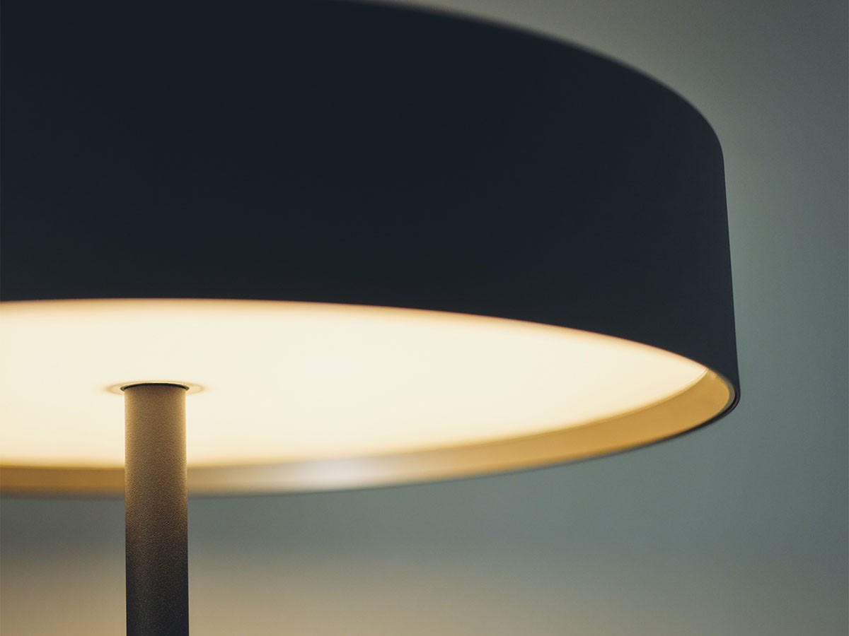 FLYMEe Noir LED Floor Lamp / フライミーノワール LED フロアランプ