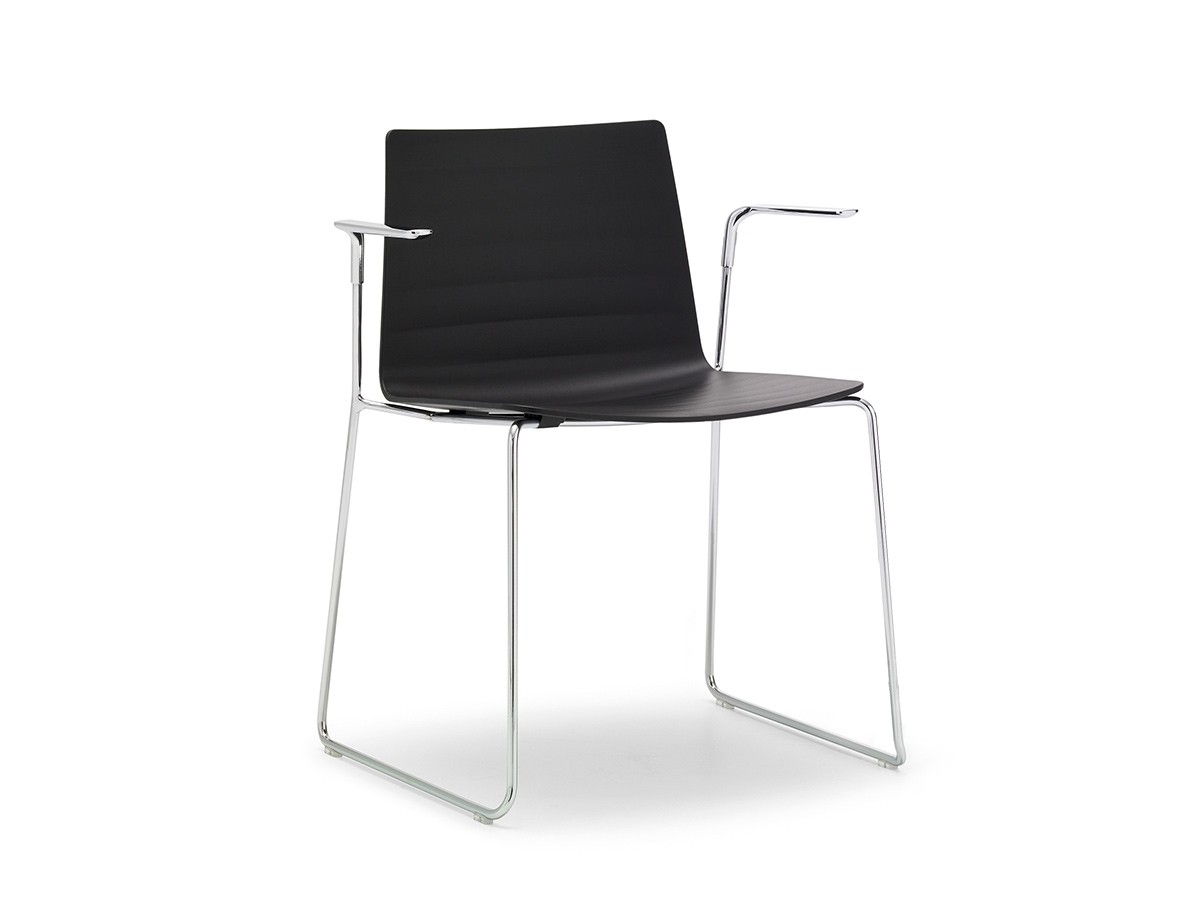 Andreu World Flex Chair
Stackable Armchair
Thermo-polymer Shell / アンドリュー・ワールド フレックス チェア SO1301
スタッカブルアームチェア スレッジベース（サーモポリマーシェル） （チェア・椅子 > ダイニングチェア） 1