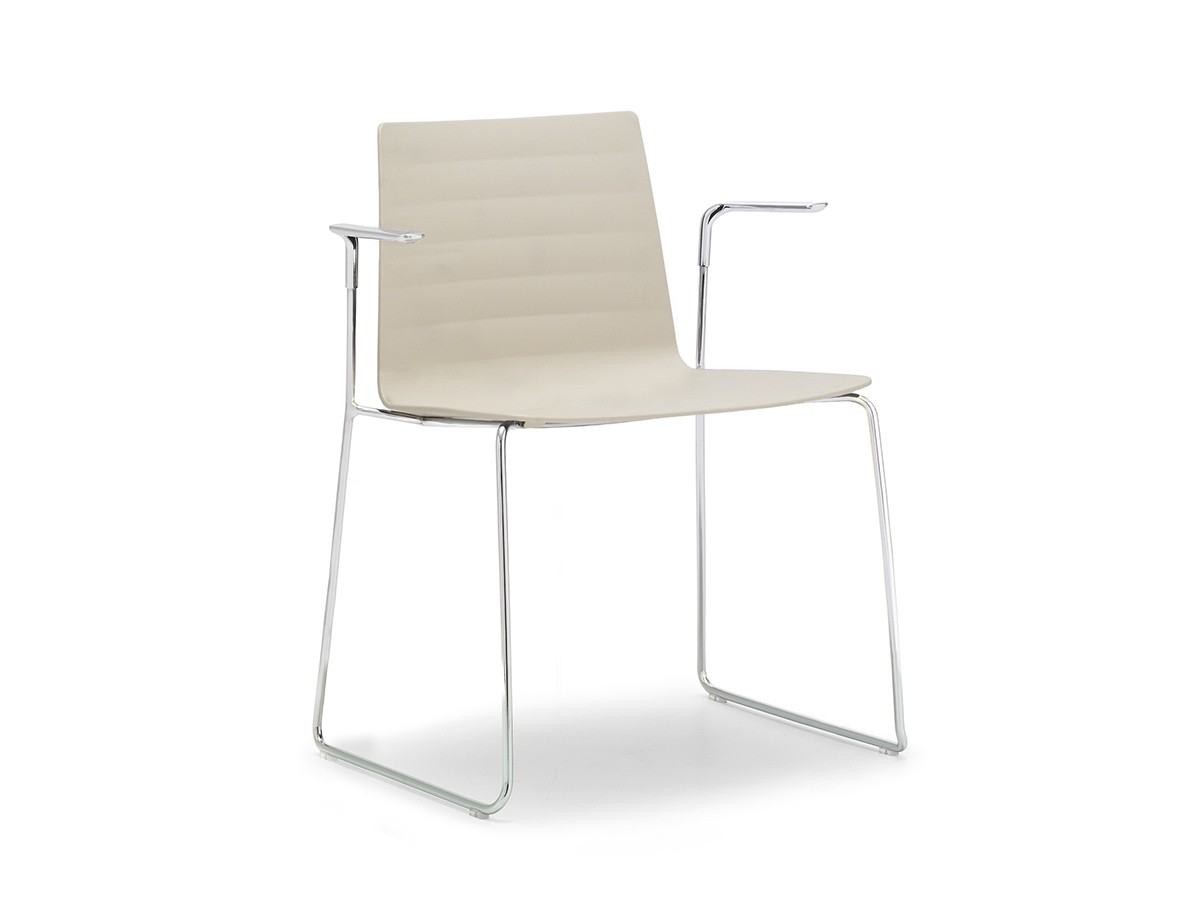 Andreu World Flex Chair
Stackable Armchair
Thermo-polymer Shell / アンドリュー・ワールド フレックス チェア SO1301
スタッカブルアームチェア スレッジベース（サーモポリマーシェル） （チェア・椅子 > ダイニングチェア） 2