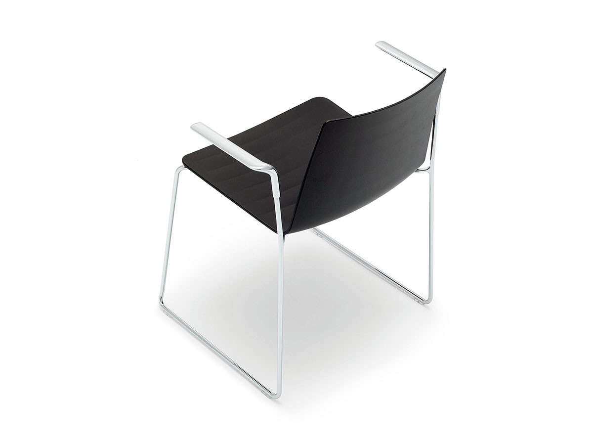 Andreu World Flex Chair
Stackable Armchair
Thermo-polymer Shell / アンドリュー・ワールド フレックス チェア SO1301
スタッカブルアームチェア スレッジベース（サーモポリマーシェル） （チェア・椅子 > ダイニングチェア） 3