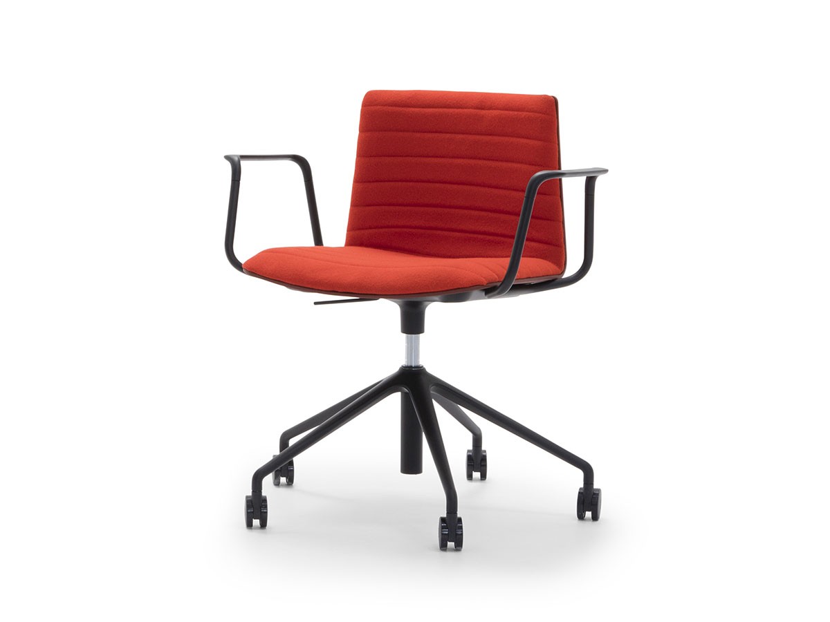 Andreu World Flex Chair
Armchair
Fully Upholstered Shell / アンドリュー・ワールド フレックス チェア SO1307
アームチェア キャスターベース アルミニウム製（フルパッド） （チェア・椅子 > オフィスチェア・デスクチェア） 1