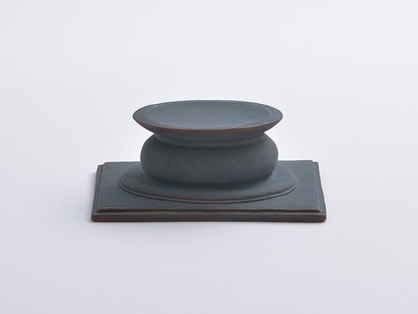 MISHIM POTTERY CREATION StiLL round plate L + stand / ミシンポタリークリエイション スティル ラウンドプレート L + スタンド（藍墨茶） （食器・テーブルウェア > 皿・プレート） 15