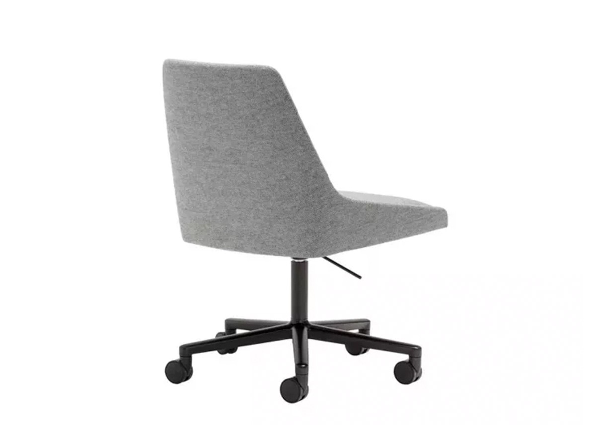 Andreu World Alya
Chair / アンドリュー・ワールド アリヤ SI1555
チェア キャスターベース アルミニウム製 （チェア・椅子 > オフィスチェア・デスクチェア） 2
