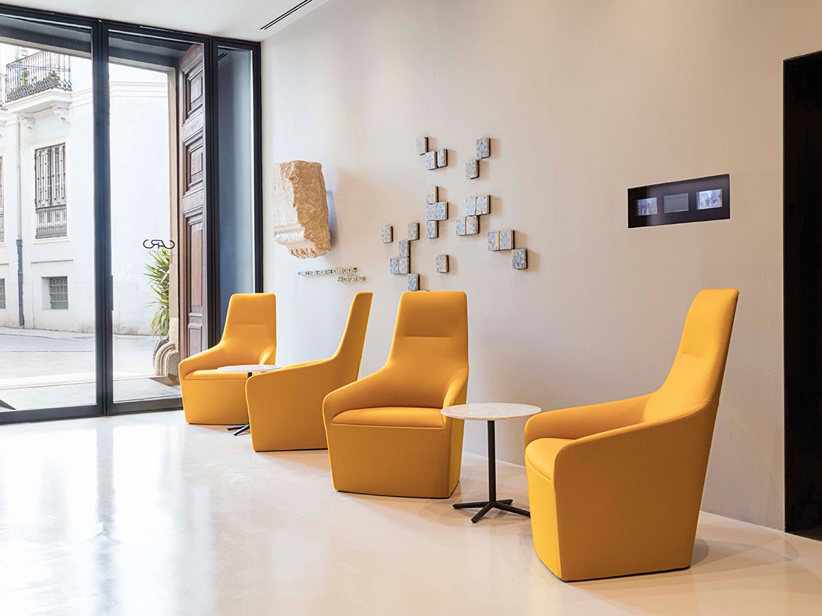Andreu World Alya
High Back Lounge Chair
Fully Upholstered / アンドリュー・ワールド アリヤ BU1530
ハイバック ラウンジチェア 総張り （チェア・椅子 > ラウンジチェア） 2