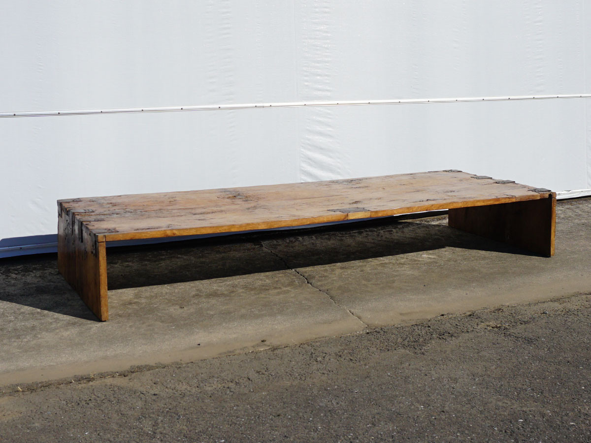 RE : Store Fixture UNITED ARROWS LTD. Old Lumber Low Table / リ ストア フィクスチャー ユナイテッドアローズ 古材ローテーブル （テーブル > ローテーブル・リビングテーブル・座卓） 4