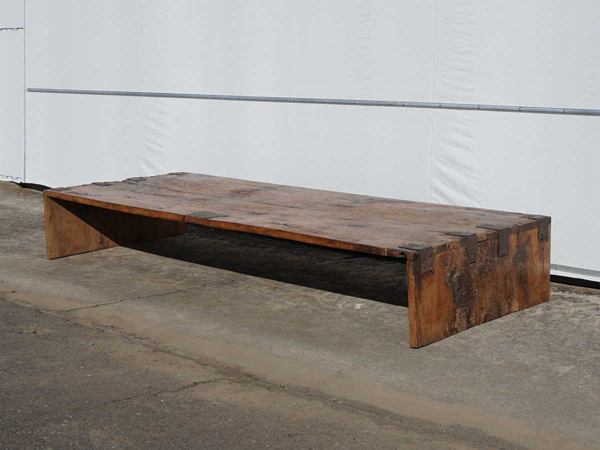 RE : Store Fixture UNITED ARROWS LTD. Old Lumber Low Table / リ ストア フィクスチャー ユナイテッドアローズ 古材ローテーブル （テーブル > ローテーブル・リビングテーブル・座卓） 3