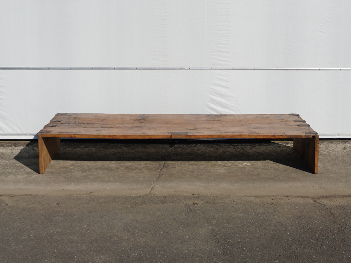 RE : Store Fixture UNITED ARROWS LTD. Old Lumber Low Table / リ ストア フィクスチャー ユナイテッドアローズ 古材ローテーブル （テーブル > ローテーブル・リビングテーブル・座卓） 2