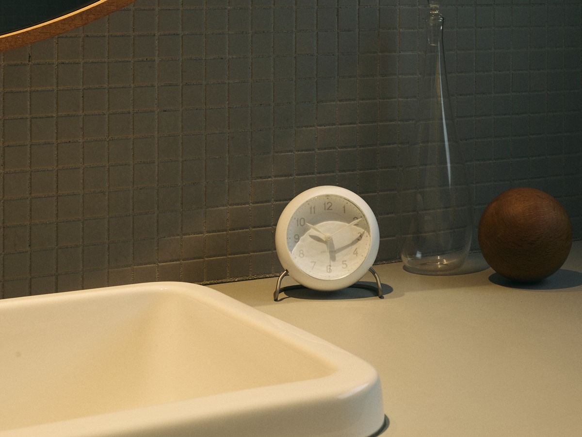 ARNE JACOBSEN
Station Bellevue Table Clock / アルネ・ヤコブセン
ステーション ベルビュー テーブルクロック （時計 > 置時計） 11