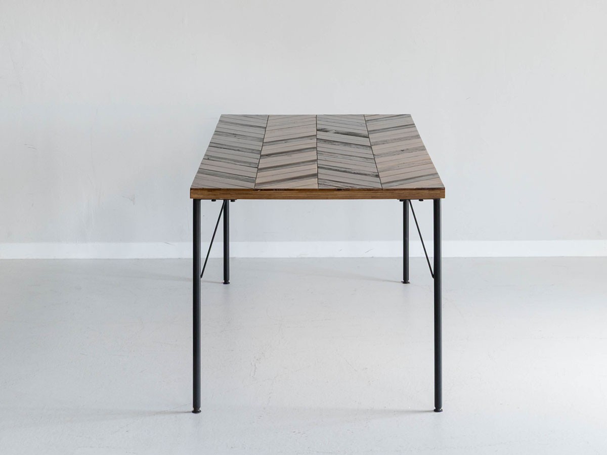 Knot antiques MATERIA DINING TABLE / ノットアンティークス マテリア ダイニングテーブル
ヘリンボーン柄天板 + No.2脚（丸脚） （テーブル > ダイニングテーブル） 20