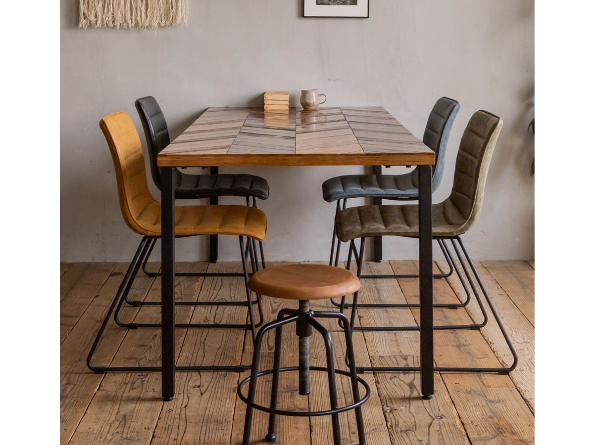 Knot antiques MATERIA DINING TABLE / ノットアンティークス マテリア ダイニングテーブル
ヘリンボーン柄天板 + No.2脚（丸脚） （テーブル > ダイニングテーブル） 13