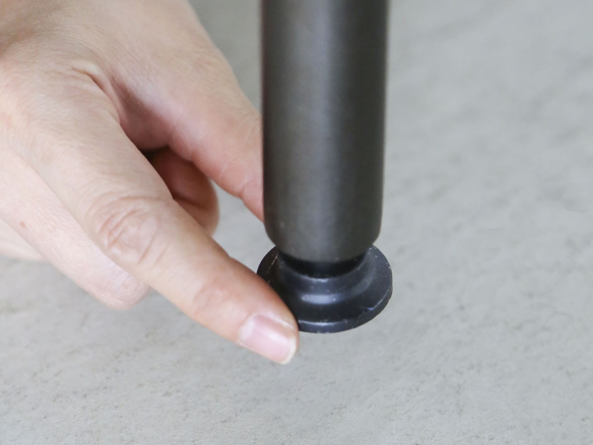 Knot antiques MATERIA DINING TABLE / ノットアンティークス マテリア ダイニングテーブル
ヘリンボーン柄天板 + No.2脚（丸脚） （テーブル > ダイニングテーブル） 39