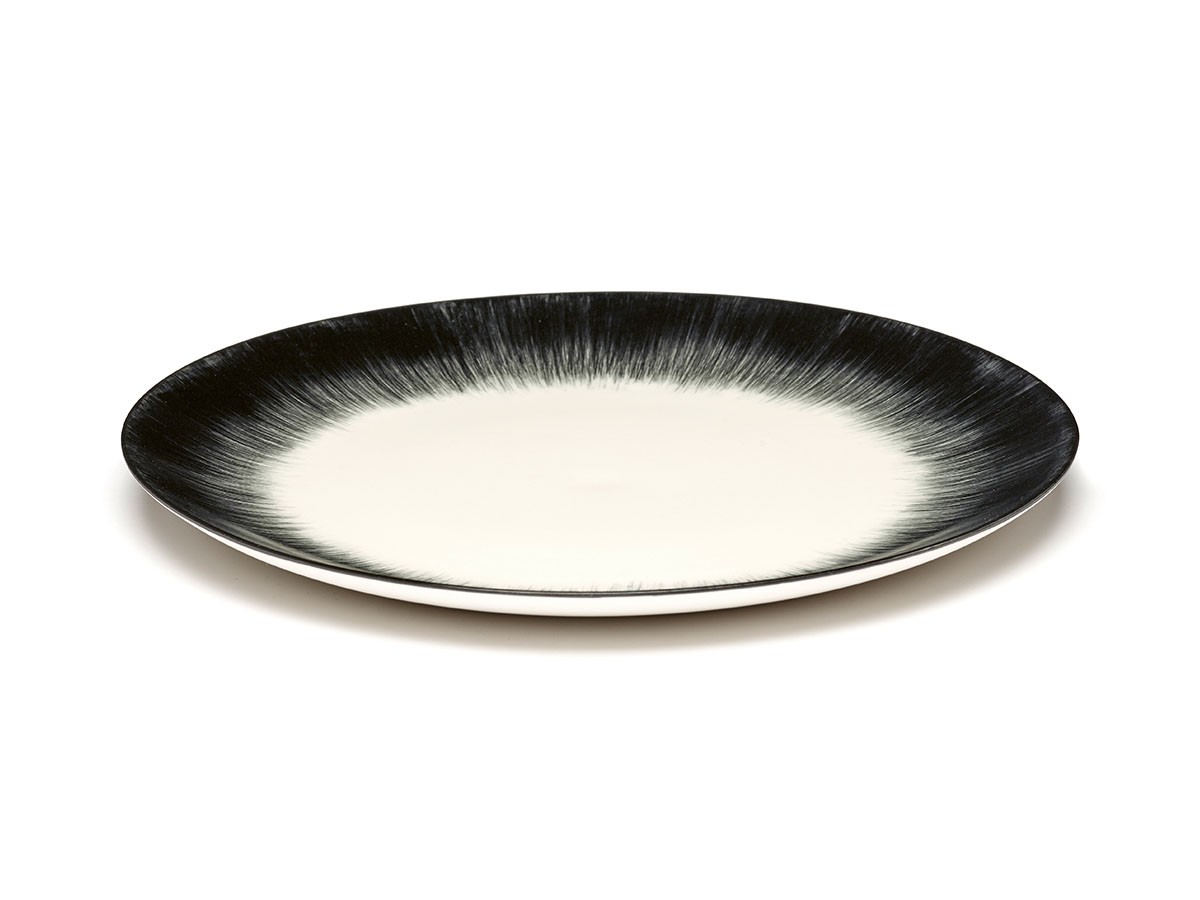 DE by ANN DEMEULEMEESTER
Plate 28cm White/Black Variation 5 / デー バイ アン・ドゥムルメステール
プレート 28cm ホワイト/ブラック バリエーション 5 （食器・テーブルウェア > 皿・プレート） 2