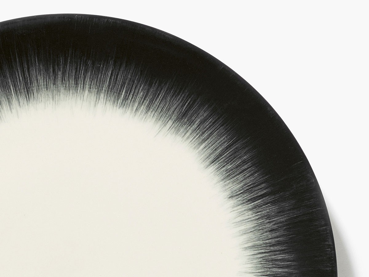DE by ANN DEMEULEMEESTER
Plate 28cm White/Black Variation 5 / デー バイ アン・ドゥムルメステール
プレート 28cm ホワイト/ブラック バリエーション 5 （食器・テーブルウェア > 皿・プレート） 8