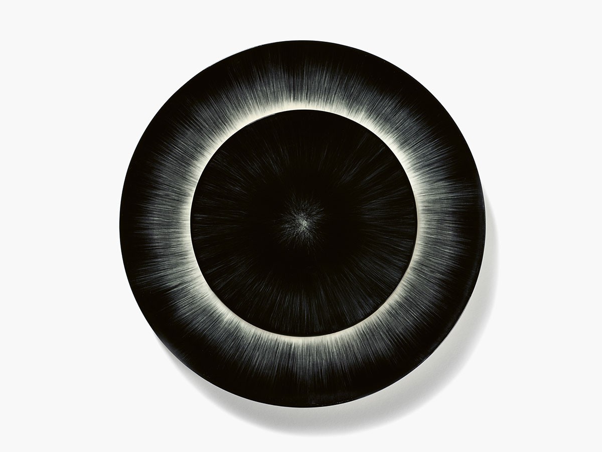 DE by ANN DEMEULEMEESTER
Plate 28cm White/Black Variation 5 / デー バイ アン・ドゥムルメステール
プレート 28cm ホワイト/ブラック バリエーション 5 （食器・テーブルウェア > 皿・プレート） 5