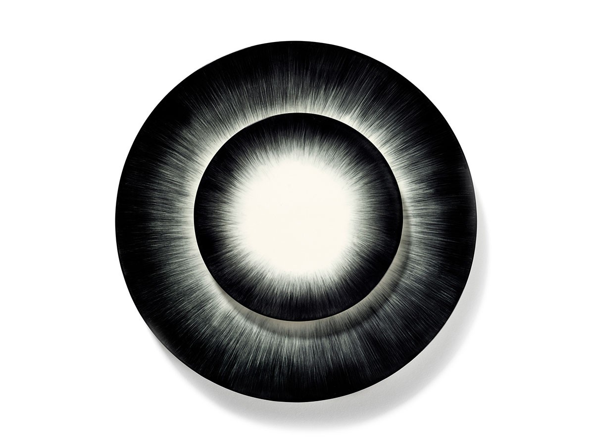 DE by ANN DEMEULEMEESTER
Plate 28cm White/Black Variation 5 / デー バイ アン・ドゥムルメステール
プレート 28cm ホワイト/ブラック バリエーション 5 （食器・テーブルウェア > 皿・プレート） 6
