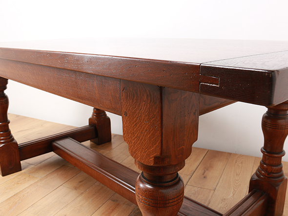 Reproduction Series
Big Oak Dining Table 7