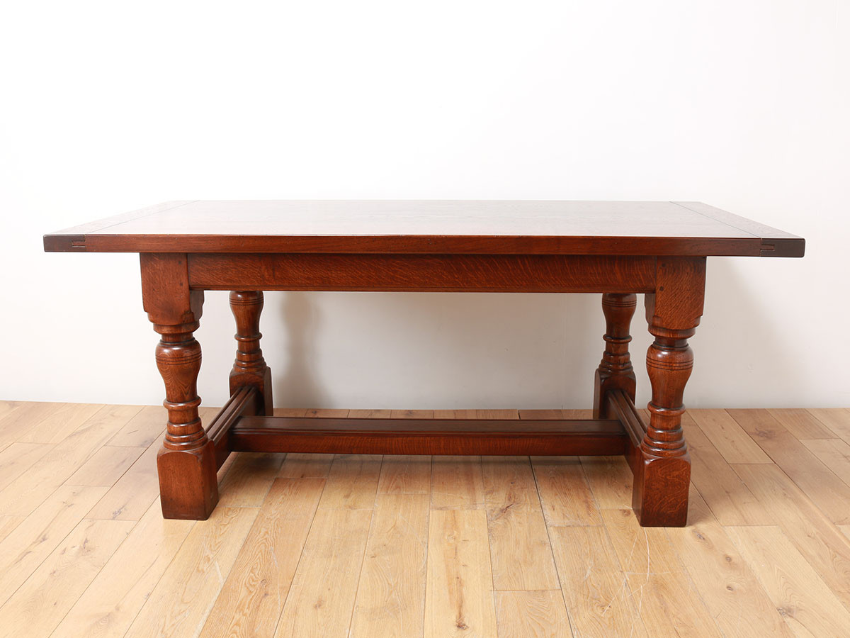 Lloyd's Antiques Reproduction Series
Big Oak Dining Table / ロイズ・アンティークス リプロダクションシリーズ
ビッグオーク ダイニングテーブル ターニップレッグ 幅180cm （テーブル > ダイニングテーブル） 1