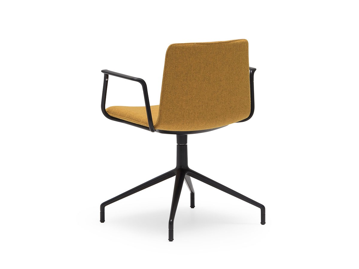Andreu World Flex Chair
Armchair
Fully Upholstered Shell / アンドリュー・ワールド フレックス チェア SO1305
アームチェア 回転式スターベース（フルパッド） （チェア・椅子 > ダイニングチェア） 1