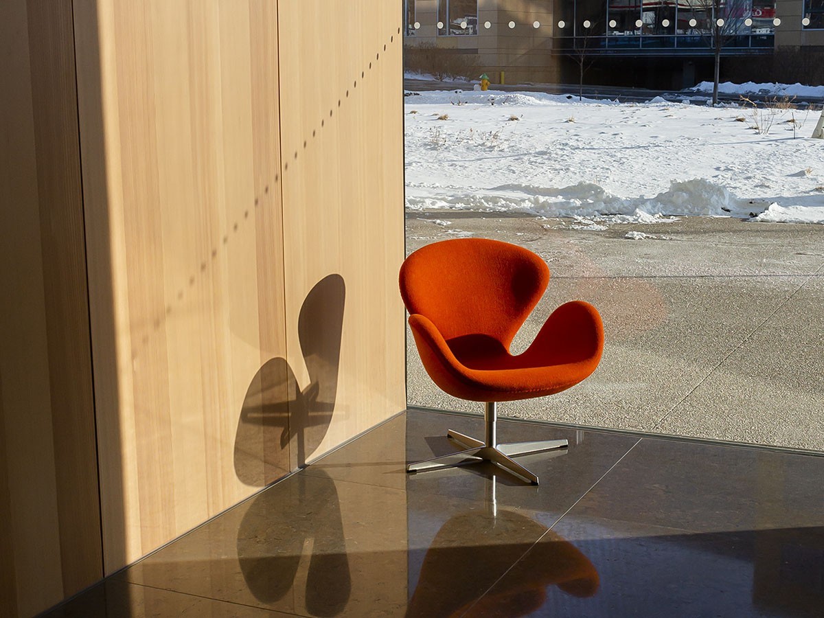 FRITZ HANSEN Right Now Delivery
SWAN / フリッツ・ハンセン スワンチェア 3320（Divina 584 ボルドーレッド） （チェア・椅子 > ラウンジチェア） 2