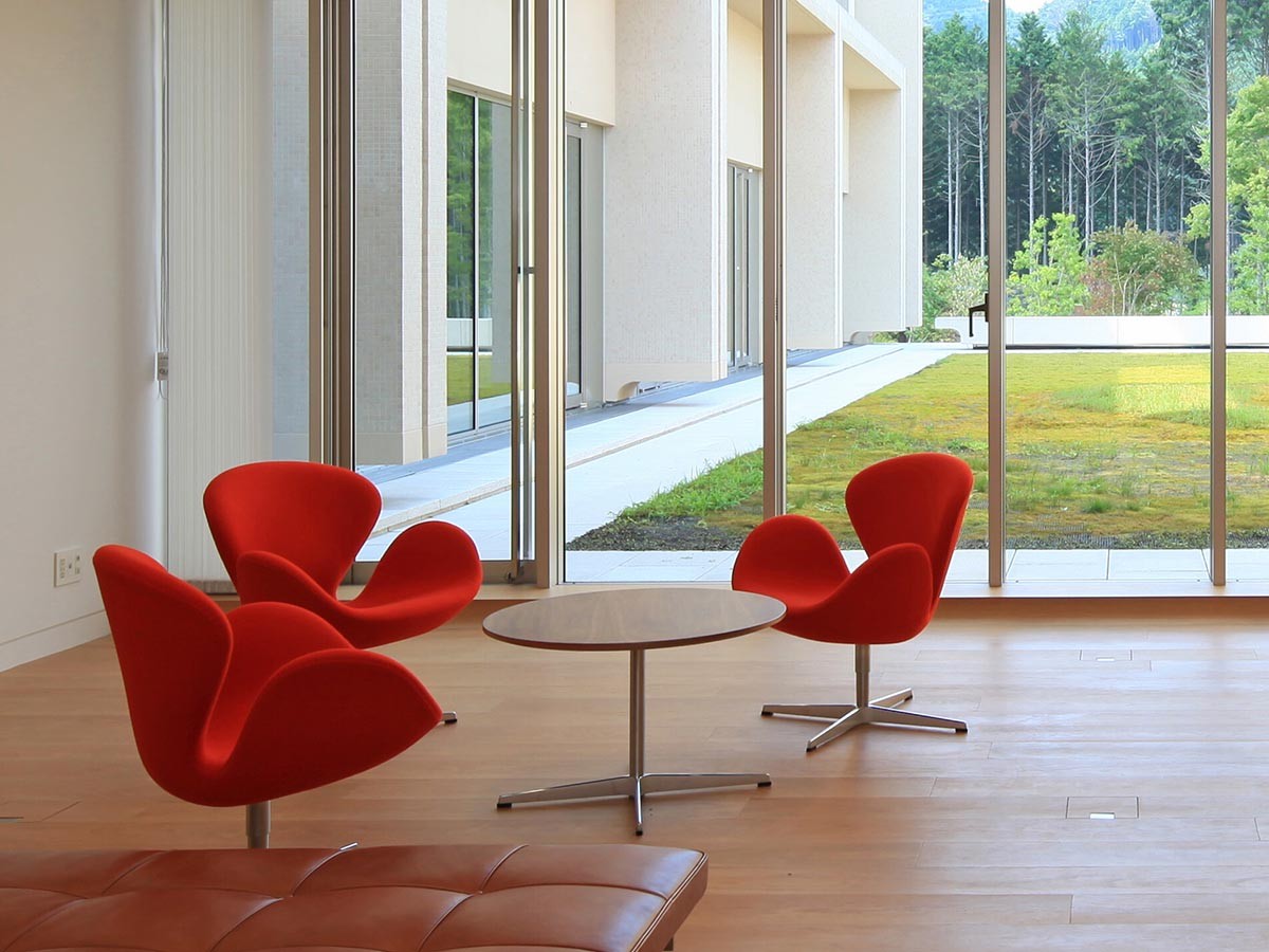 FRITZ HANSEN Right Now Delivery
SWAN / フリッツ・ハンセン スワンチェア 3320（Divina 584 ボルドーレッド） （チェア・椅子 > ラウンジチェア） 4