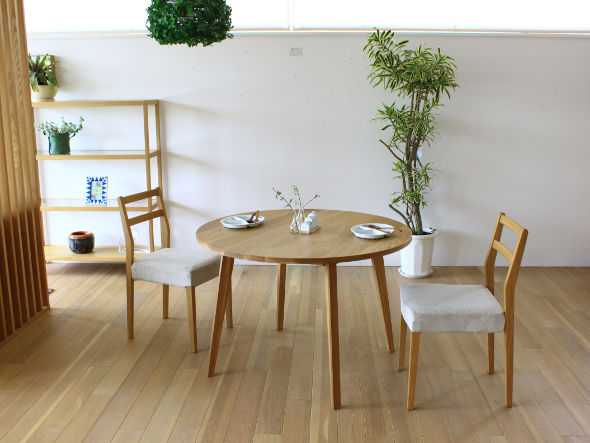 ROUND DINING TABLE 4