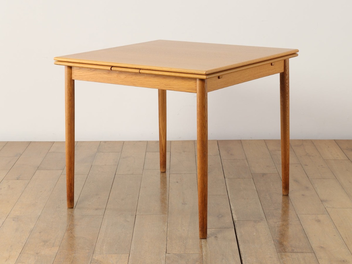 Lloyd's Antiques&nbsp;Real Antique
Drawleaf Table
