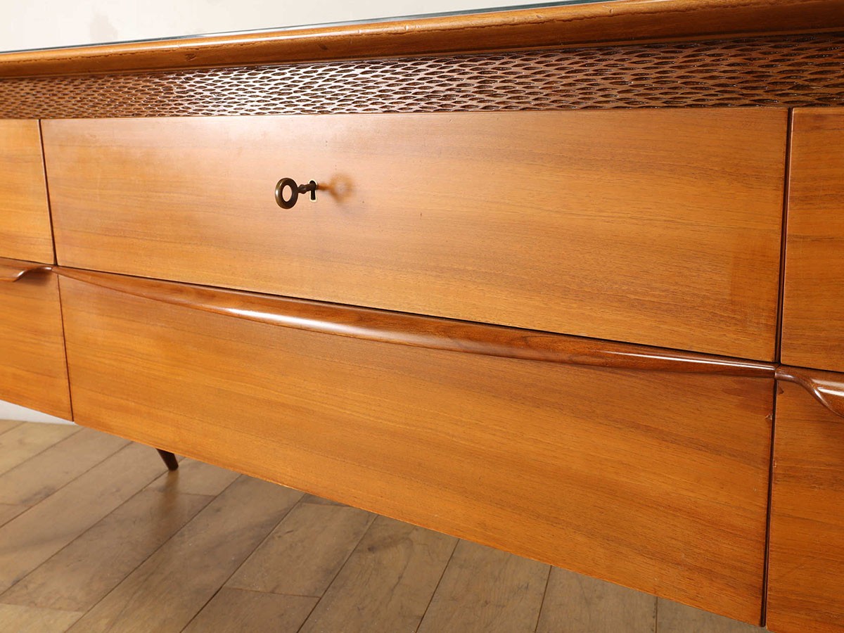 Lloyd's Antiques Real Antique
Italian Glass Top Sideboard / ロイズ・アンティークス イタリアアンティーク家具
イタリアン グラストップ サイドボード （収納家具 > サイドボード・リビングボード） 13