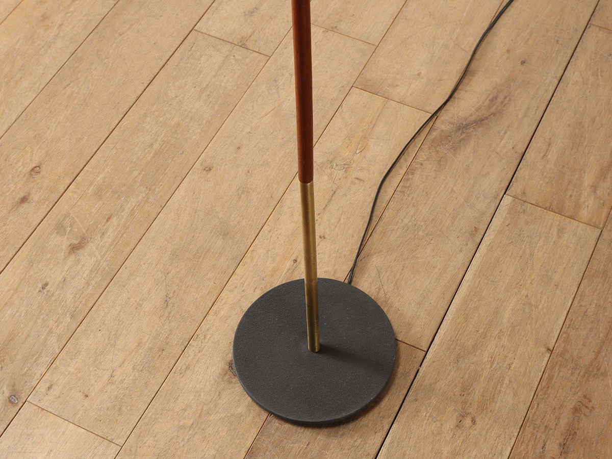 Lloyd's Antiques Real Antique
Svend Aage Sorensen Floor Lamp / ロイズ・アンティークス デンマークアンティーク家具
スヴェンド オーゲ ソーレンセン フロアランプ （ライト・照明 > フロアライト・フロアスタンド） 10