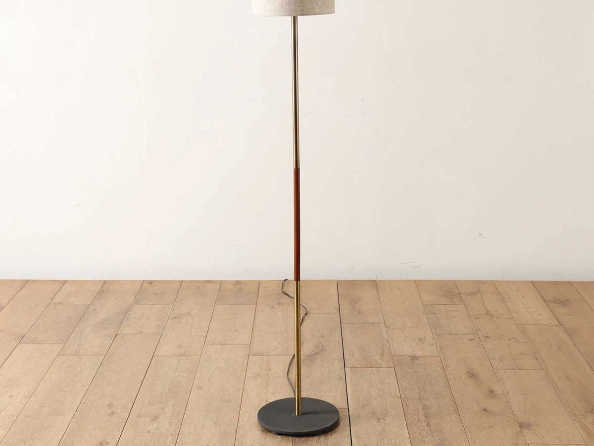 Lloyd's Antiques Real Antique
Svend Aage Sorensen Floor Lamp / ロイズ・アンティークス デンマークアンティーク家具
スヴェンド オーゲ ソーレンセン フロアランプ （ライト・照明 > フロアライト・フロアスタンド） 9