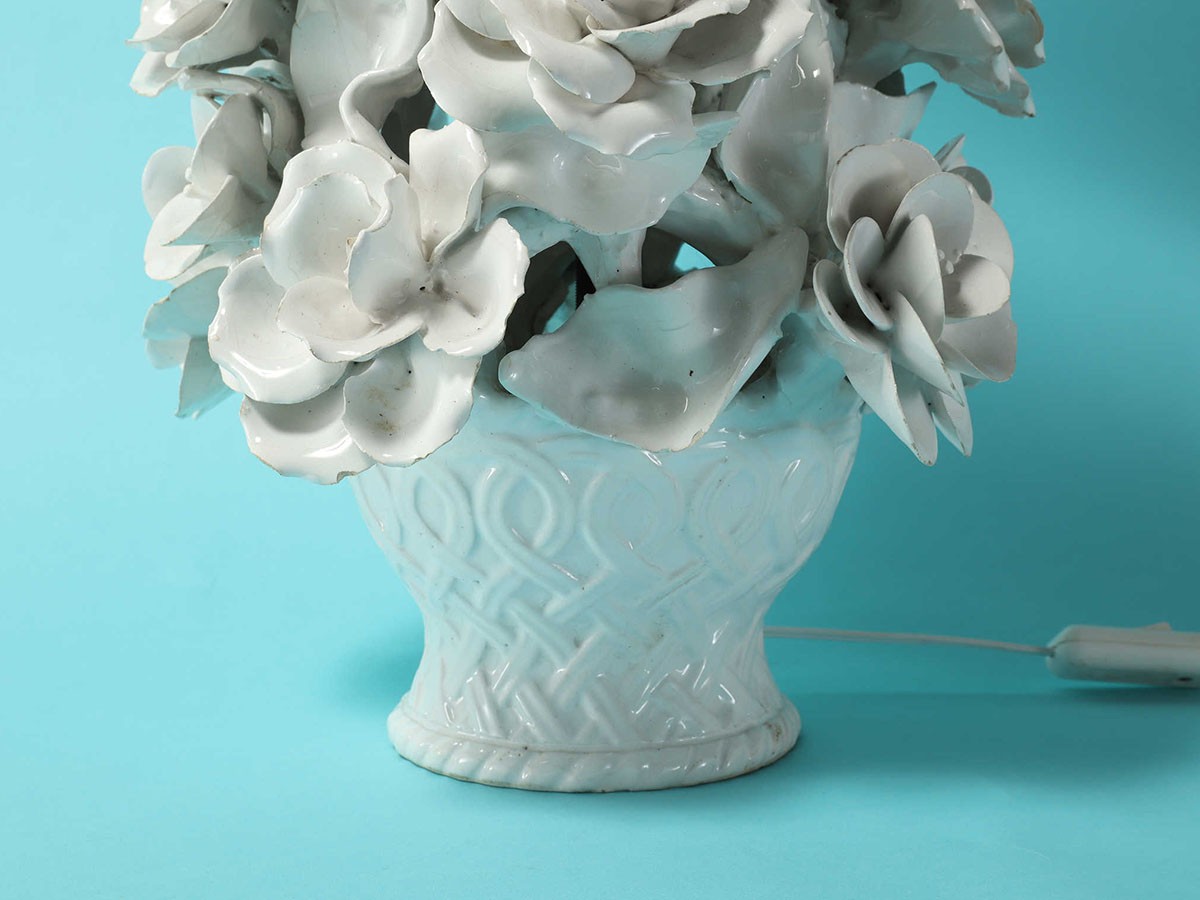 Lloyd's Antiques Real Antique
Flower Porcelain Table Lamp / ロイズ・アンティークス ベルギーアンティーク家具
フラワーポーセリン テーブルランプ （ライト・照明 > テーブルランプ） 15