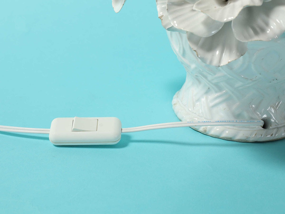 Lloyd's Antiques Real Antique
Flower Porcelain Table Lamp / ロイズ・アンティークス ベルギーアンティーク家具
フラワーポーセリン テーブルランプ （ライト・照明 > テーブルランプ） 17