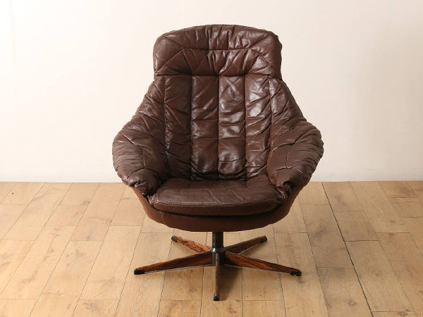Lloyd's Antiques Real Antique
Armchair / ロイズ・アンティークス デンマークアンティーク家具
レザーアームチェア （チェア・椅子 > ラウンジチェア） 2