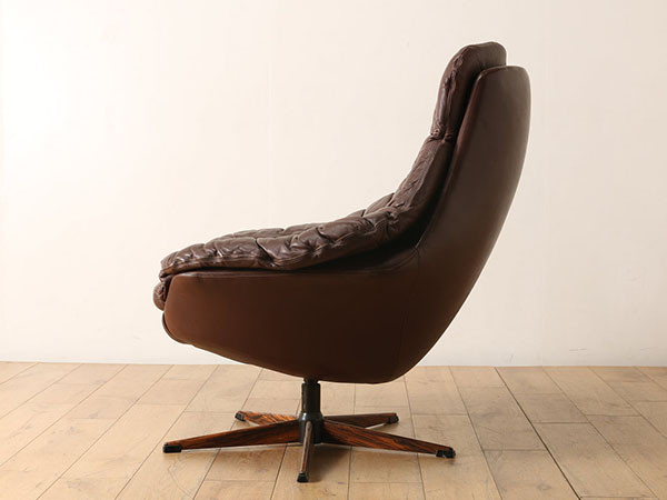Lloyd's Antiques Real Antique
Armchair / ロイズ・アンティークス デンマークアンティーク家具
レザーアームチェア （チェア・椅子 > ラウンジチェア） 3