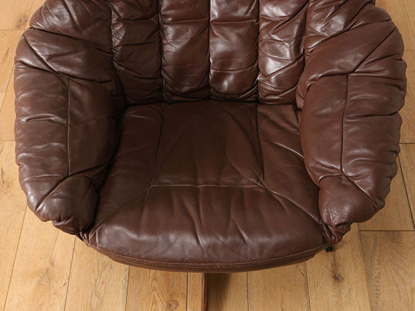 Lloyd's Antiques Real Antique
Armchair / ロイズ・アンティークス デンマークアンティーク家具
レザーアームチェア （チェア・椅子 > ラウンジチェア） 6