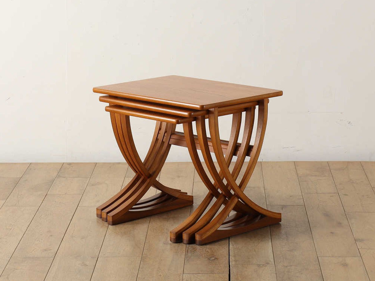 Lloyd's Antiques Real Antique
Nest Of Tables / ロイズ・アンティークス 英国アンティーク家具
ネストテーブル QH006008 （テーブル > サイドテーブル） 2