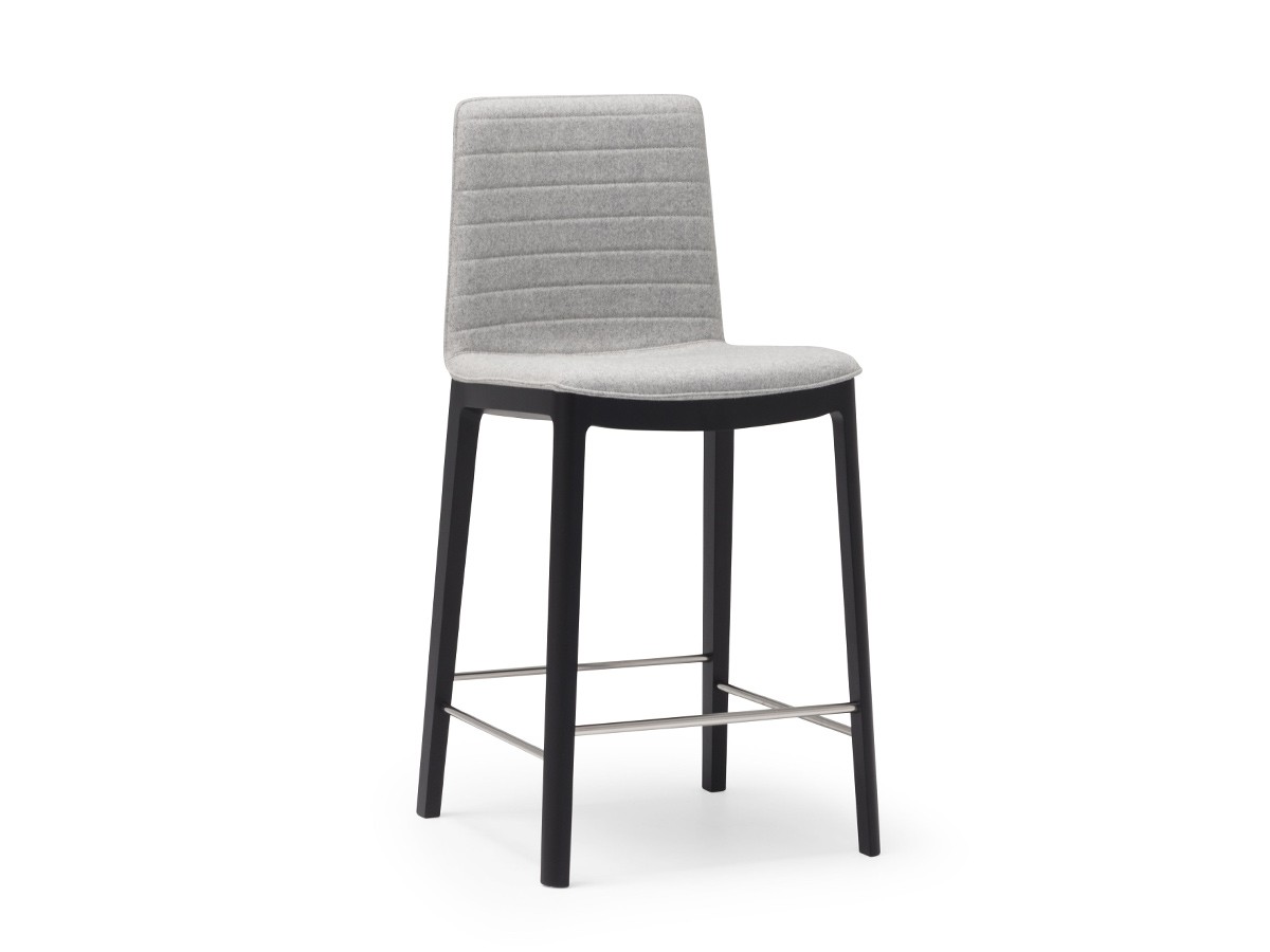 Andreu World Flex High Back
Counter Stool
Fully Upholstered Shell / アンドリュー・ワールド フレックス ハイバック BQ1672
カウンタースツール 木脚（フルパッド） （チェア・椅子 > カウンターチェア・バーチェア） 1