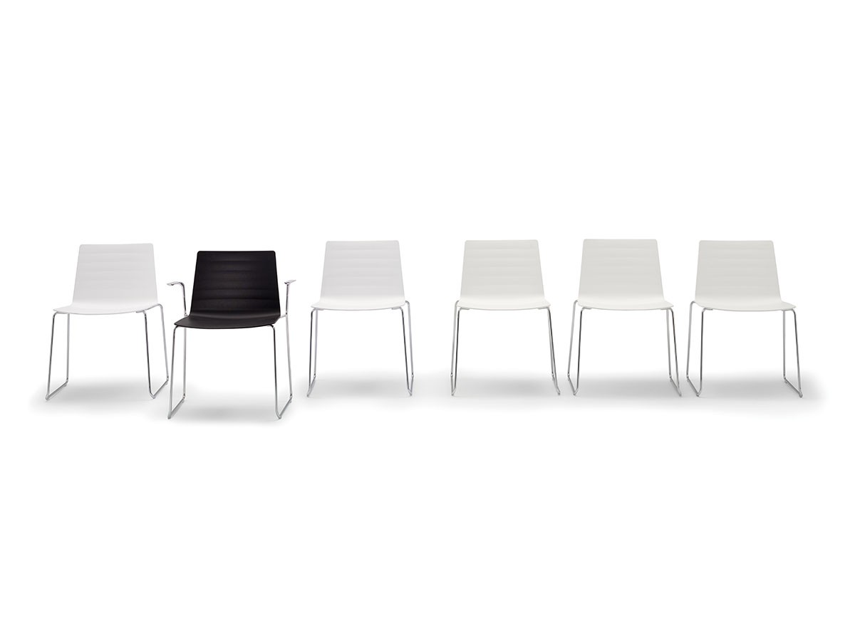 Andreu World Flex Chair
Stackable Chair
Thermo-polymer Shell / アンドリュー・ワールド フレックス チェア SI1300
スタッカブルチェア スレッジベース（サーモポリマーシェル） （チェア・椅子 > ダイニングチェア） 3