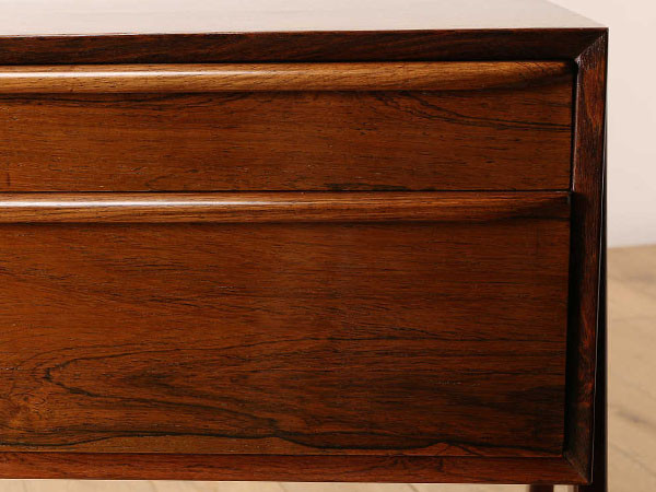Lloyd's Antiques Real Antique
Sewing Cart / ロイズ・アンティークス デンマークアンティーク家具
ソーイングカート （収納家具 > チェスト・箪笥） 9