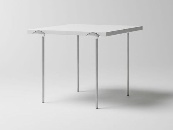 Design House Stockholm Etage nest of tables
White / デザインハウスストックホルム エタージュ ネストテーブル
ホワイト天板45 × 45cm 脚高さ38cm （テーブル > サイドテーブル） 1