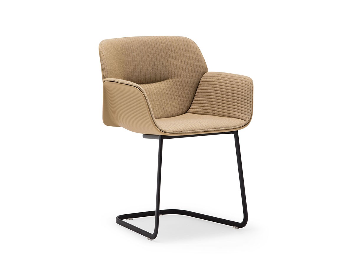 Nuez Armchair
Upholstered Shell Pad