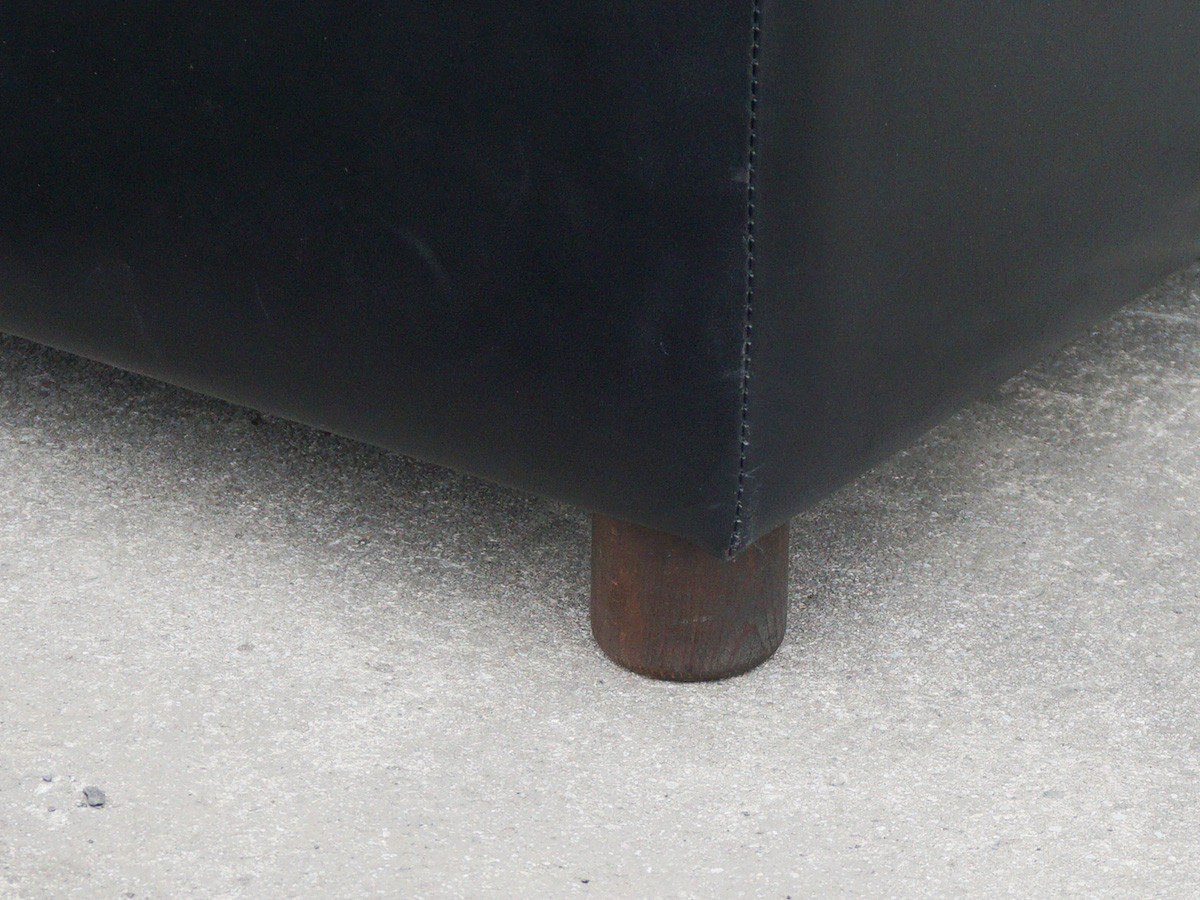 RE : Store Fixture UNITED ARROWS LTD. Leather Foot Stool A / リ