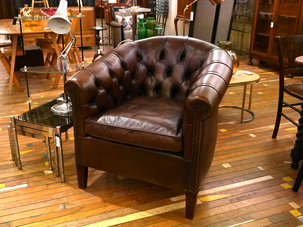 Lloyd's Antiques Reproduction Series
Amsterdam Chair Buttan Back / ロイズ・アンティークス リプロダクションシリーズ
アムステルダムチェア ボタンバック（タン） （ソファ > 一人掛けソファ） 13