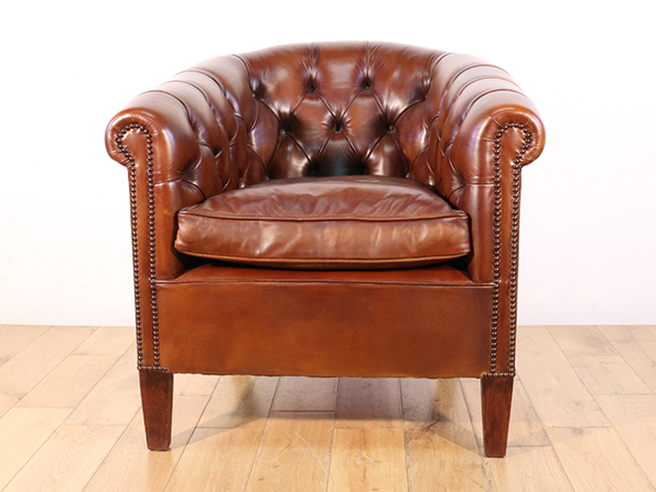 Lloyd's Antiques Reproduction Series
Amsterdam Chair Buttan Back / ロイズ・アンティークス リプロダクションシリーズ
アムステルダムチェア ボタンバック（タン） （ソファ > 一人掛けソファ） 2